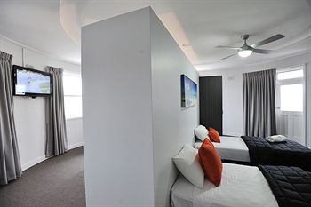 The Lakes Hotel - Northern Rivers Accommodation 6