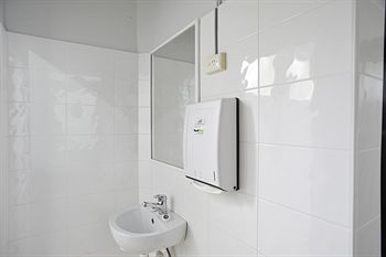 The Lakes Hotel - Northern Rivers Accommodation 7