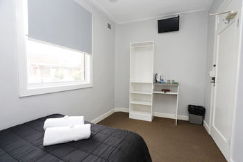 The Lakes Hotel - Northern Rivers Accommodation 10