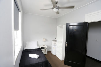 The Lakes Hotel - Northern Rivers Accommodation 13