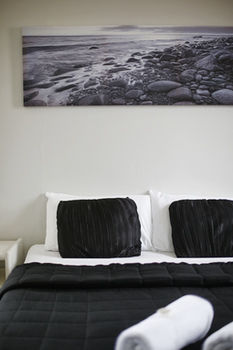 The Lakes Hotel - Northern Rivers Accommodation 19