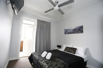 The Lakes Hotel - Northern Rivers Accommodation 29