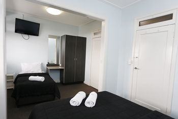 The Lakes Hotel - Northern Rivers Accommodation 30