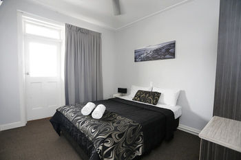 The Lakes Hotel - Northern Rivers Accommodation 31