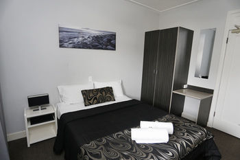The Lakes Hotel - Northern Rivers Accommodation 32