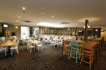 The Lakes Hotel - Northern Rivers Accommodation 35