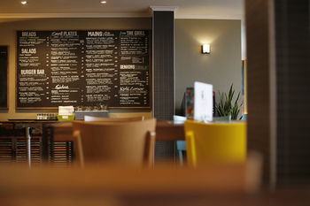 The Lakes Hotel - Northern Rivers Accommodation 44