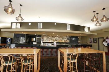 The Lakes Hotel - Northern Rivers Accommodation 45