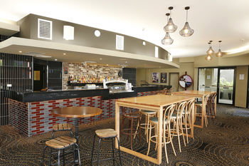 The Lakes Hotel - Northern Rivers Accommodation 46
