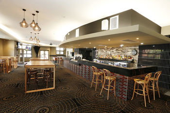 The Lakes Hotel - Northern Rivers Accommodation 48