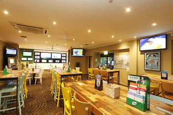 The Lakes Hotel - Northern Rivers Accommodation 51