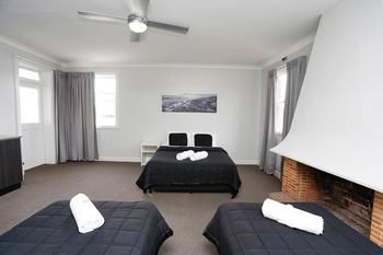 The Lakes Hotel - Northern Rivers Accommodation 56