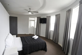 The Lakes Hotel - Northern Rivers Accommodation 60