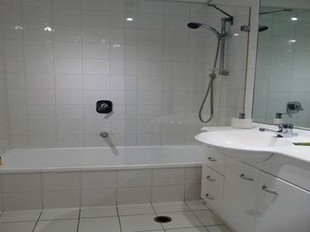 Alpha Apartments Melbourne - Northern Rivers Accommodation 24