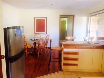 Australian Home Away @ East Doncaster Andersons Creek 1 - Northern Rivers Accommodation 9