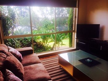 Australian Home Away @ East Doncaster Andersons Creek 1 - Northern Rivers Accommodation 12