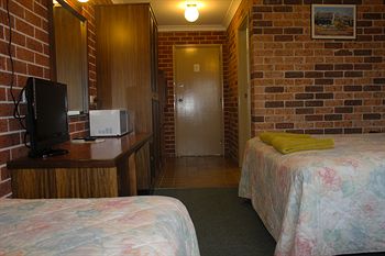 Colonial Motor Inn Lithgow - Northern Rivers Accommodation 9