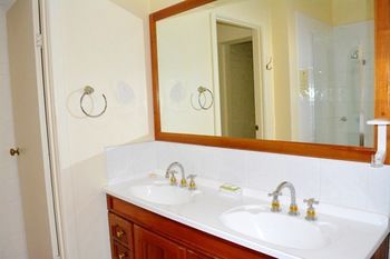 Magnolia Court Boutique Hotel Melbourne - Northern Rivers Accommodation 60