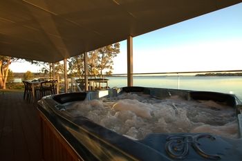 Dungowan Waterfront Apartments - Northern Rivers Accommodation 250