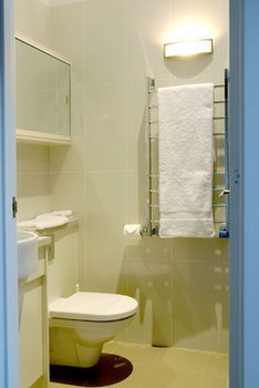 By The Beach B&B And Apartments - Northern Rivers Accommodation 6