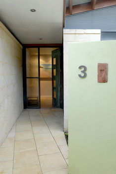 By The Beach B&B And Apartments - Northern Rivers Accommodation 7