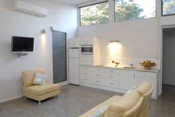 By The Beach B&B And Apartments - Northern Rivers Accommodation 10