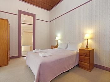 The Victoria & Albert Guesthouse - Northern Rivers Accommodation 4