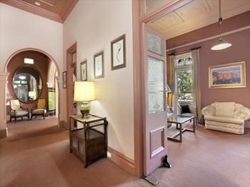 The Victoria & Albert Guesthouse - Northern Rivers Accommodation 11