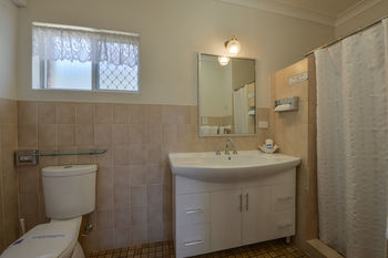 Cadman Motor Inn & Apartments - Northern Rivers Accommodation 2