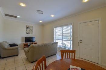 Cadman Motor Inn & Apartments - Northern Rivers Accommodation 5