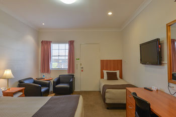 Cadman Motor Inn & Apartments - Northern Rivers Accommodation 6