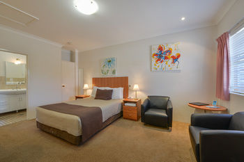Cadman Motor Inn & Apartments - Northern Rivers Accommodation 9