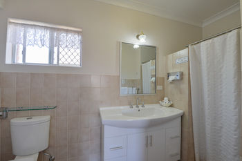 Cadman Motor Inn & Apartments - Northern Rivers Accommodation 12