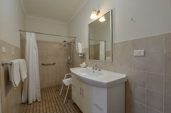 Cadman Motor Inn & Apartments - Northern Rivers Accommodation 27