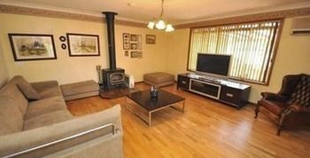 Castle Hill 60A Gil Furnished Apartment - Northern Rivers Accommodation 2