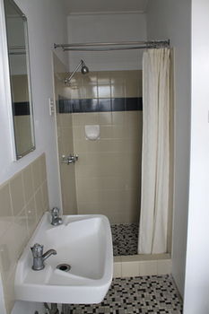 Hotel Beach House Nambour - Northern Rivers Accommodation 0