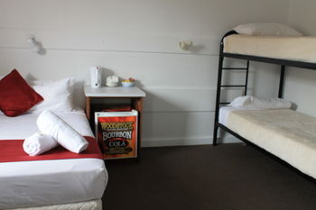 Hotel Beach House Nambour - Northern Rivers Accommodation 4