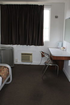 Hotel Beach House Nambour - Northern Rivers Accommodation 9
