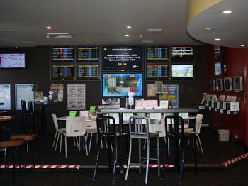 Hotel Beach House Nambour - Northern Rivers Accommodation 12