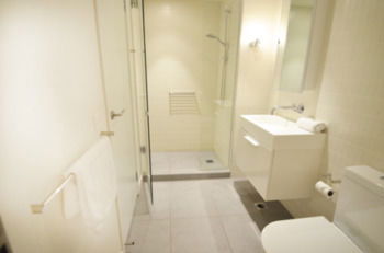 Apartments Melbourne Domain - CBD Lofts - Northern Rivers Accommodation 9