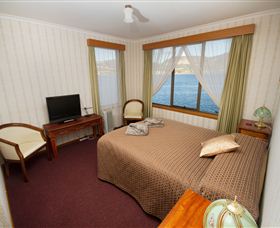 Waterside Accommodation - Derwent Retreat - Northern Rivers Accommodation 3