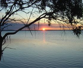 Stanley Lakeside Spa Cabins - Northern Rivers Accommodation 4