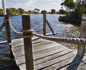 Stanley Lakeside Spa Cabins - Northern Rivers Accommodation 3