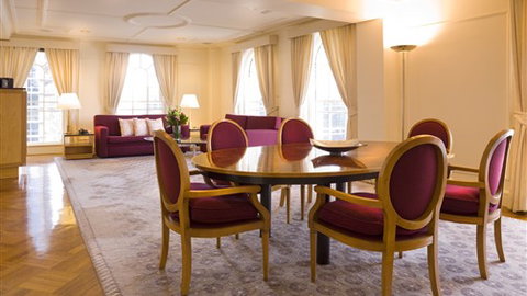 Vibe Savoy Hotel Melbourne - Northern Rivers Accommodation 6