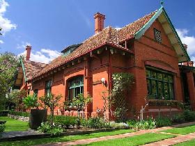 Buxton Manor - George Lowe Esquire Apartment - Northern Rivers Accommodation 0