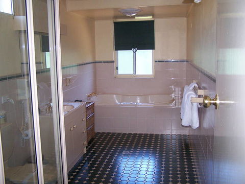 Econo Lodge Griffith Motor Inn - Northern Rivers Accommodation 3