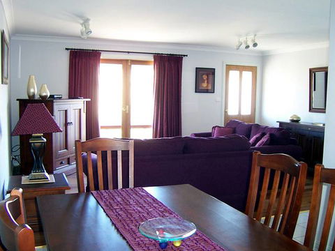 Elm Cottage - Tumut - Northern Rivers Accommodation 2