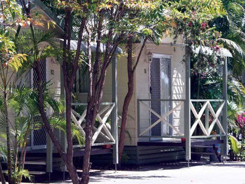 Emerald Cabin & Caravan Village - Northern Rivers Accommodation 2
