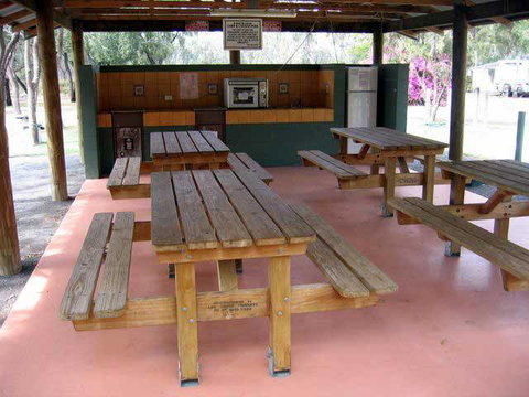 Emerald Cabin & Caravan Village - Northern Rivers Accommodation 4
