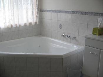Macburn Self Contained Cottages, Dog Friendly - Northern Rivers Accommodation 0